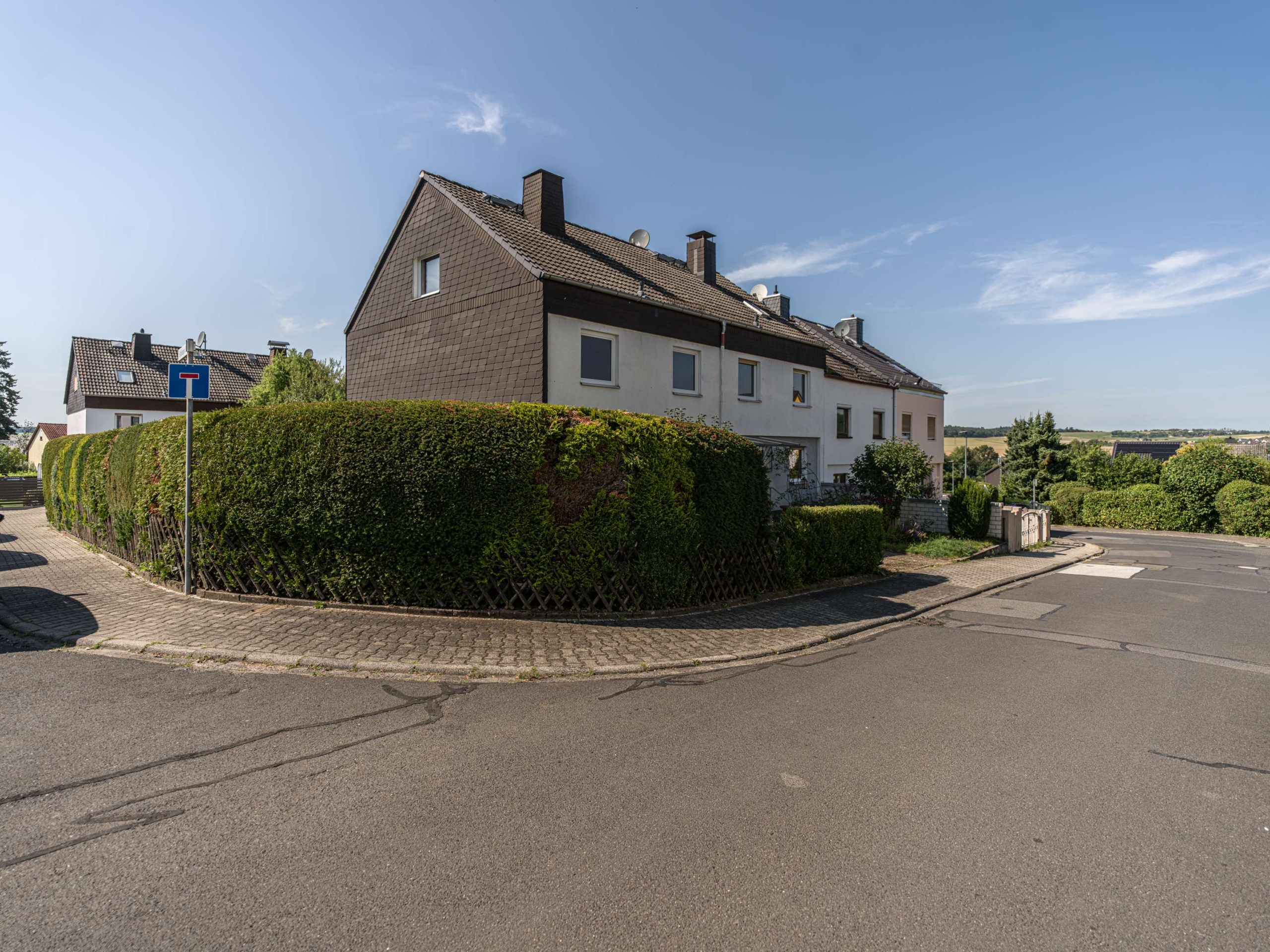 LEERSTAND  GESTALTEN SIE IHRE DOPPELHAUSHÄLFTE IN WEHEN ! PERFEKT FÜR IHRE FAMILIE !