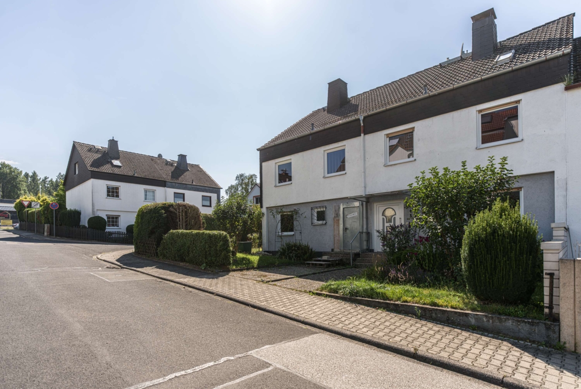 LEERSTAND  GESTALTEN SIE IHR EIGENES HAUS IN WEHEN ! PERFEKT FÜR FAMILIEN !