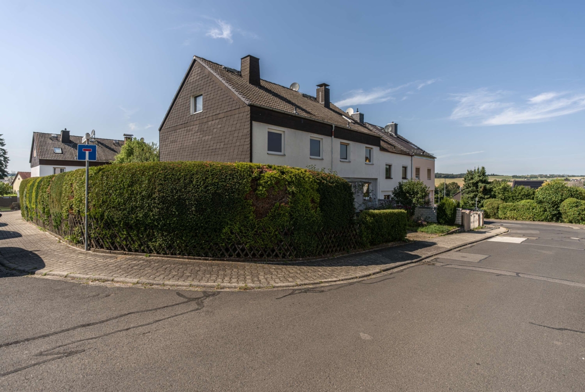 LEERSTAND  GESTALTEN SIE IHR EIGENES HAUS IN WEHEN ! PERFEKT FÜR FAMILIEN !