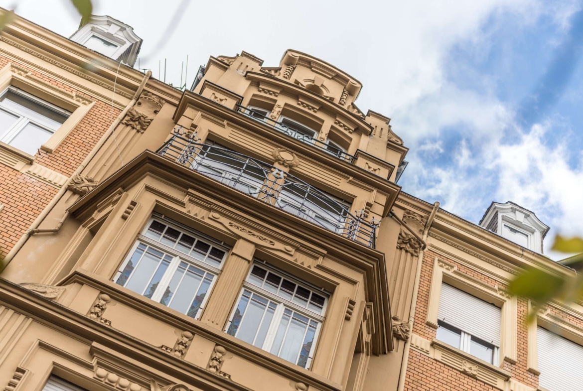 NEU  ALTBAULIEBHABER AUFGEPASST ! TOLLE 4-ZIMMERWOHNUNG IN TOP LAGE !