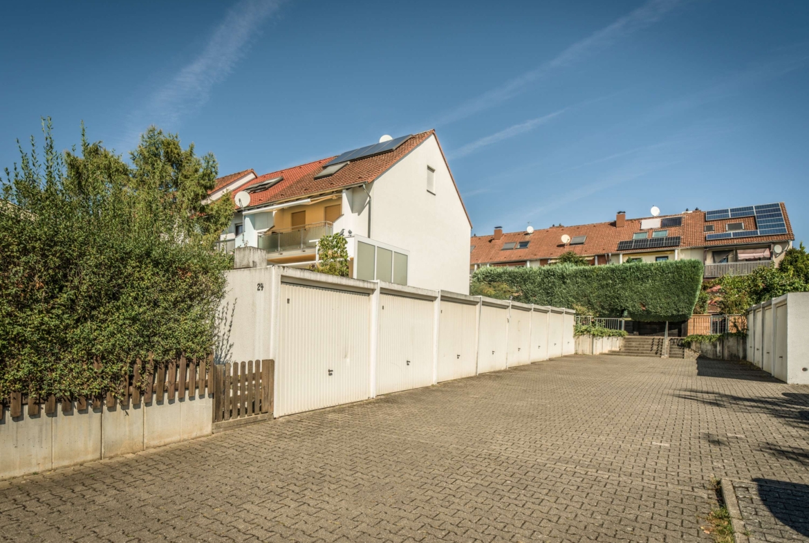 NEU  IHR NEUES ZUHAUSE MIT GARTEN & GARAGE IN TOLLER NACHBARSCHAFT !