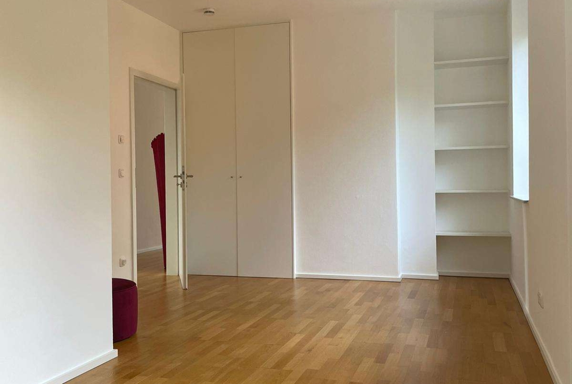 NEU  TOLLE WOHNUNG MIT GARAGE IM NEROTAL ! TRAUMBLICK !