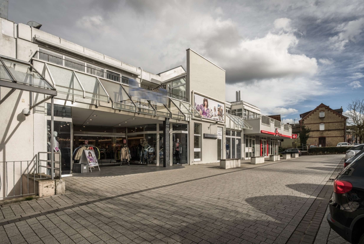 NEU WOHN- & GESCHÄFTSHAUS IN MITTEN TAUNUSSTEIN MIT GEHOBENER VERKAUFSFLÄCHE !