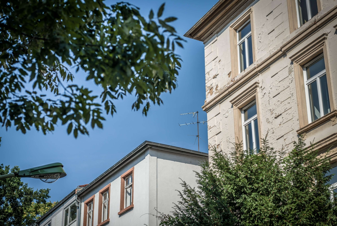 WARUM EINE WOHNUNG WENN EIN MEHRFAMILIENHAUS MIT 5 EINHEITEN GEHT?! 100% LEERSTAND!