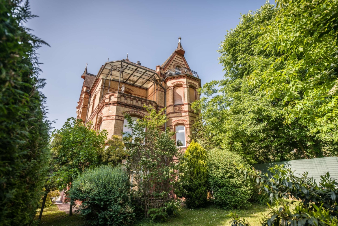 WOW  FREISTEHENDES WOHN- UND BÜROHAUS IN BESTLAGE DIREKT AM KURPARK !!!