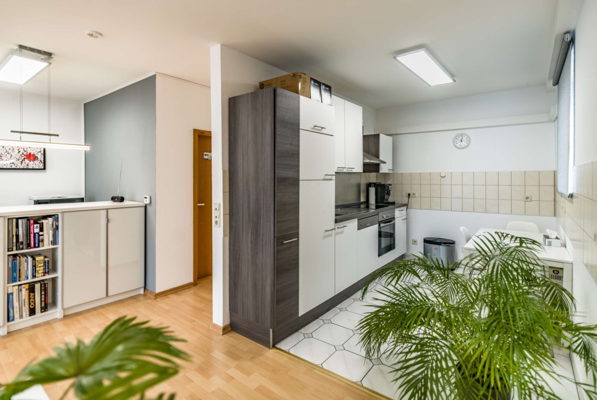 NEU  IHRE NEUE WOHNUNG MIT KLIMAANLAGE UND BALKON !