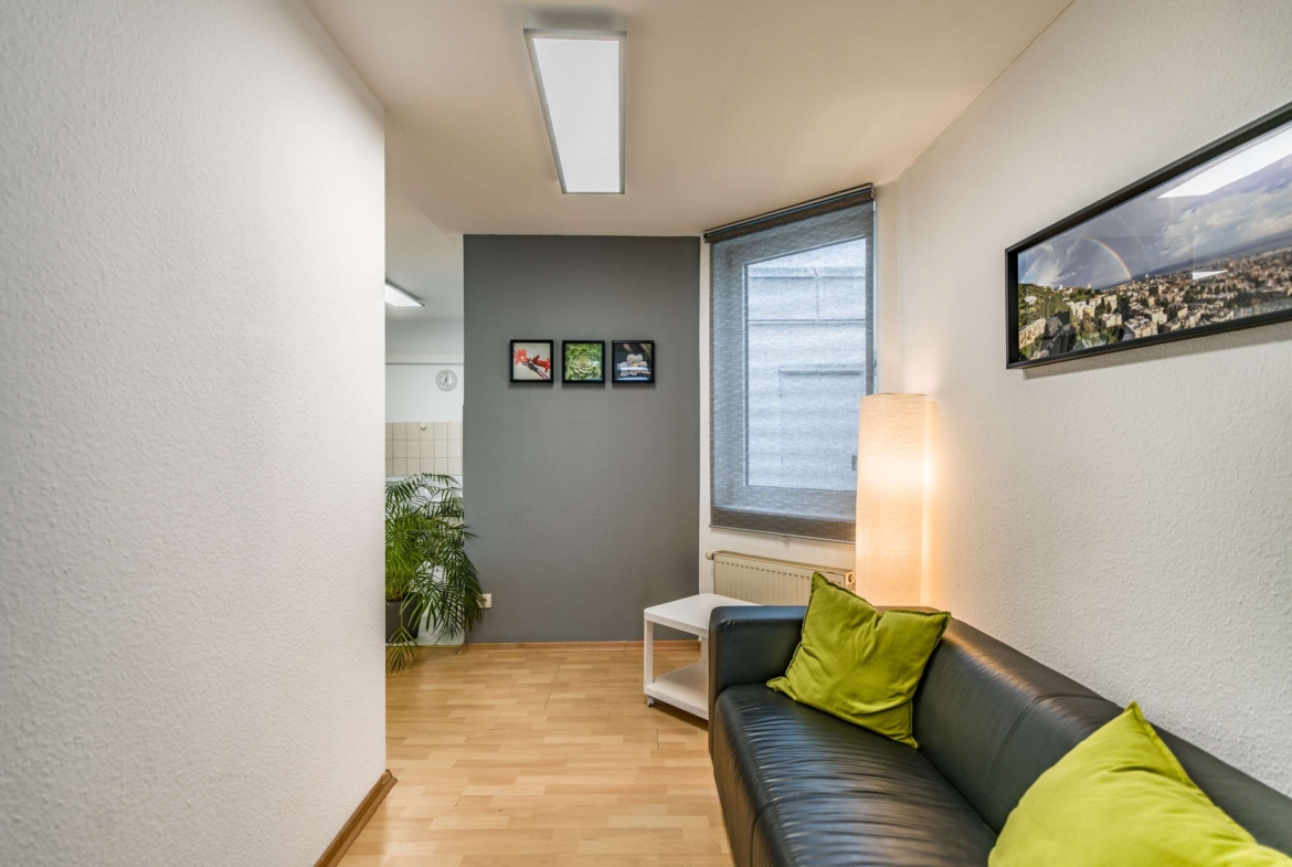 NEU  IHRE NEUE WOHNUNG MIT KLIMAANLAGE UND BALKON !