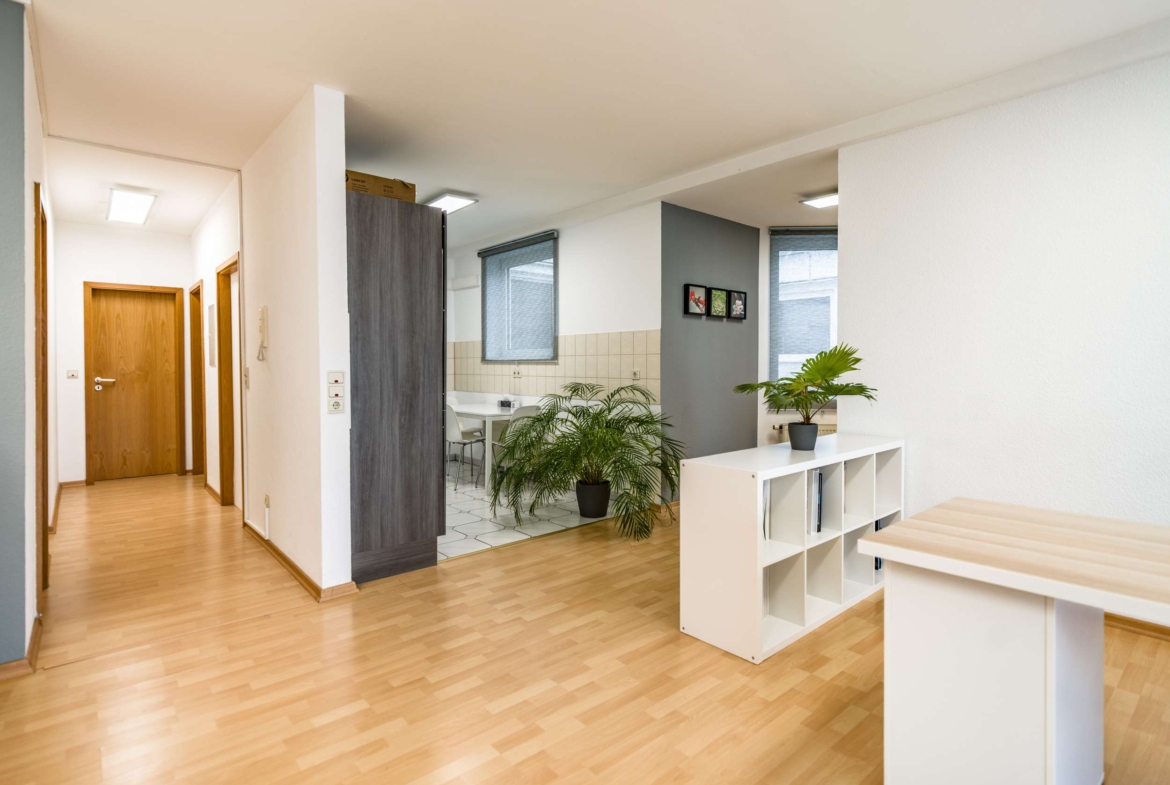 NEU  IHR NEUES BÜRO MIT KLIMAANLAGE UND BALKON ! PROVISIONSFREI ANMIETEN!