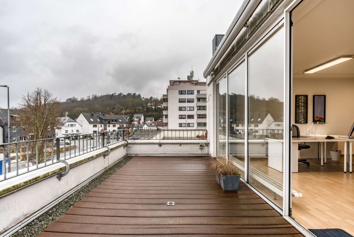 NEU  IHR NEUES BÜRO MIT KLIMAANLAGE UND BALKON ! PROVISIONSFREI ANMIETEN!