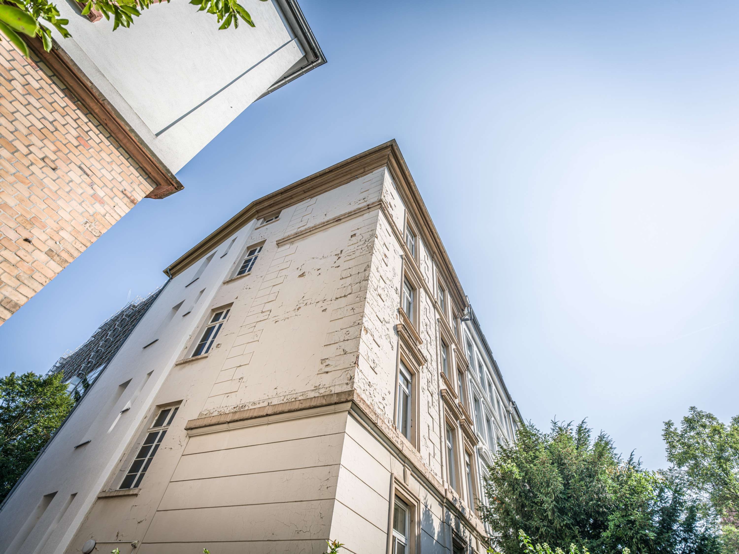 WARUM EINE WOHNUNG WENN EIN MEHRFAMILIENHAUS MIT 5 EINHEITEN GEHT?! 100% LEERSTAND!