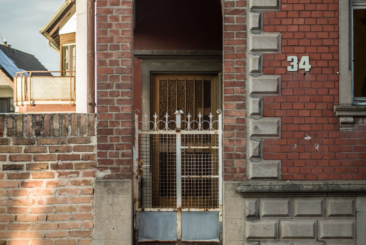 EIN LEERES MEHRFAMILIENHAUS FÜR SIE !