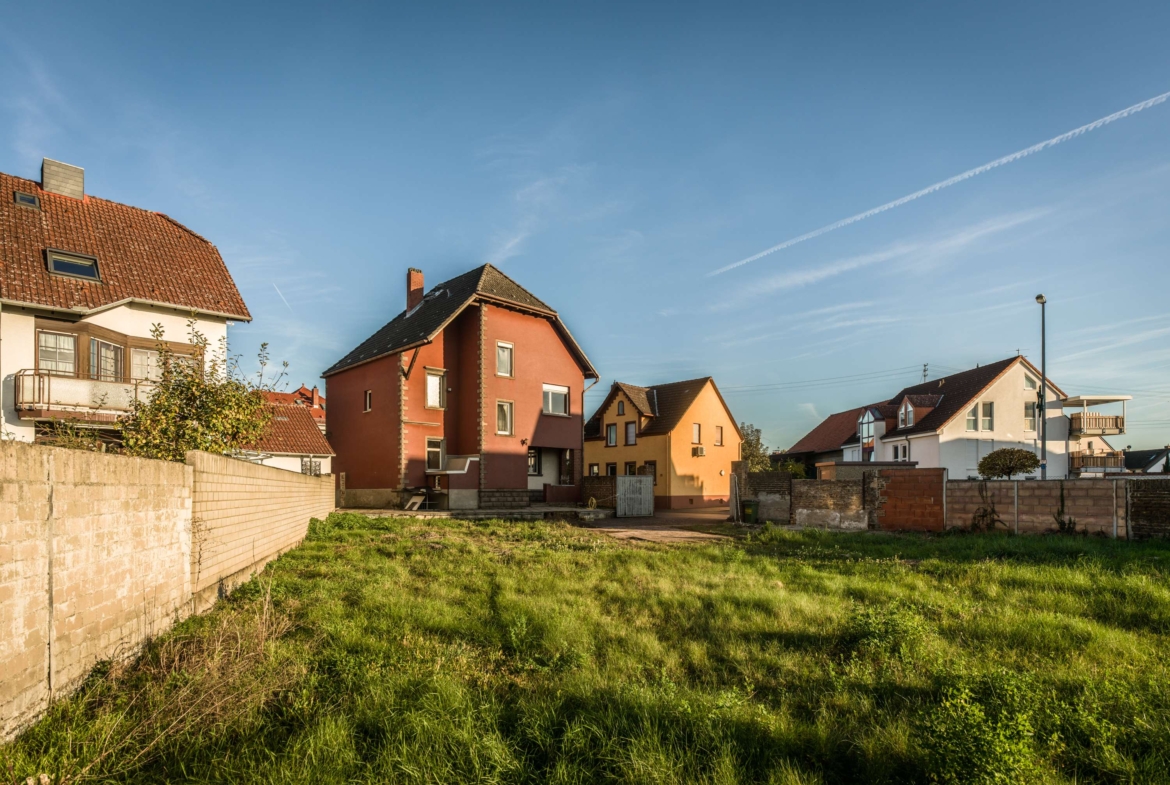 EIN LEERES MEHRFAMILIENHAUS FÜR SIE !