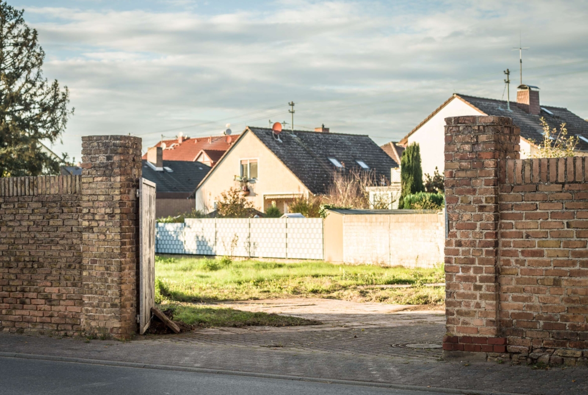 EIN LEERES MEHRFAMILIENHAUS FÜR SIE !