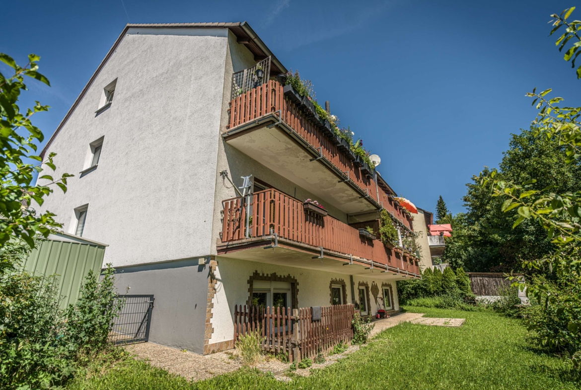 JETZT  FAKTOR 20 ! MEHRFAMILIENHAUS MIT 7 EINHEITEN IM RUHIGEN MEDENBACH !