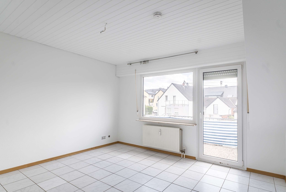 NEU  SELBST EINZIEHEN ODER VERMIETEN ! MIT BALKON !