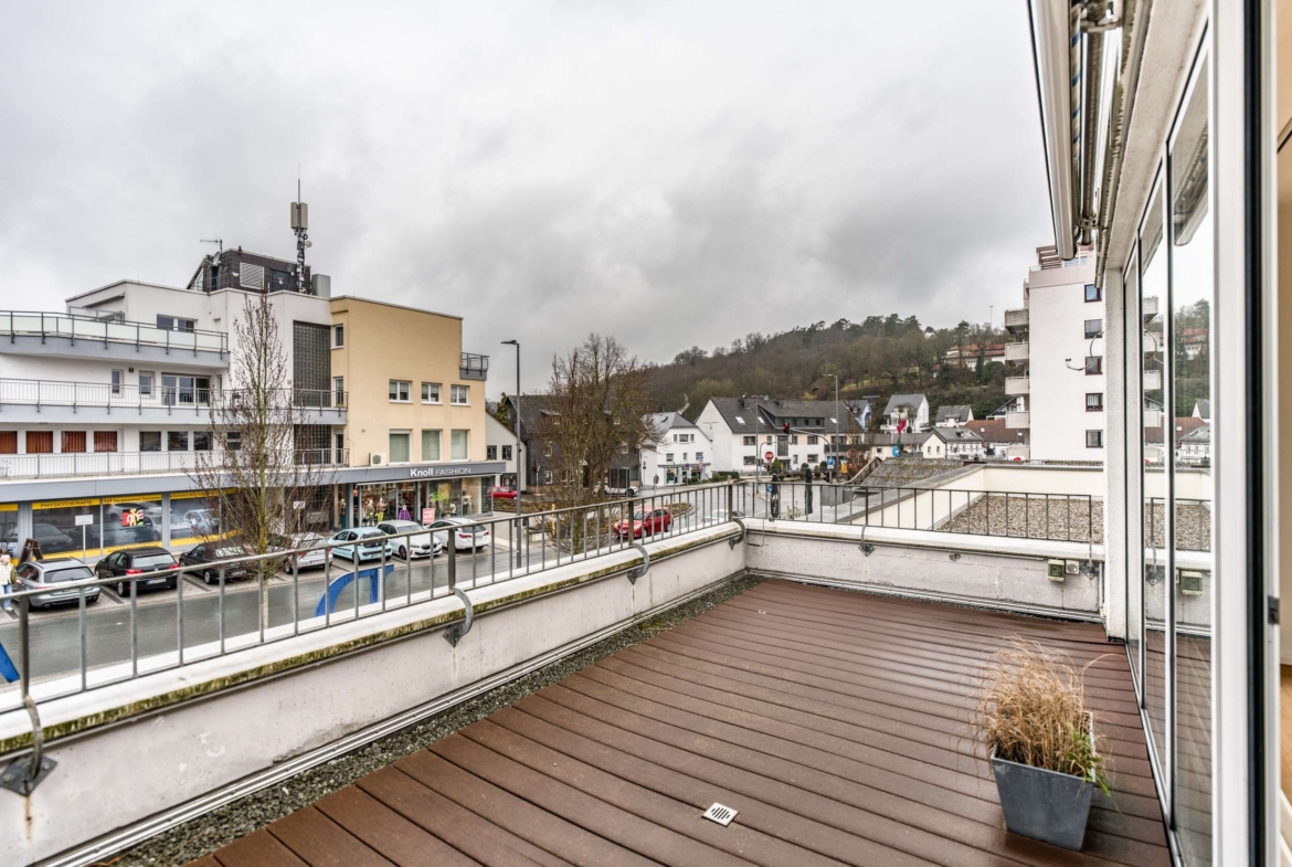 NEU  WOHN- & GESCHÄFTSHAUS MITTEN IN TAUNUSSTEIN MIT GROßZÜGIGER VERKAUFSFLÄCHE !