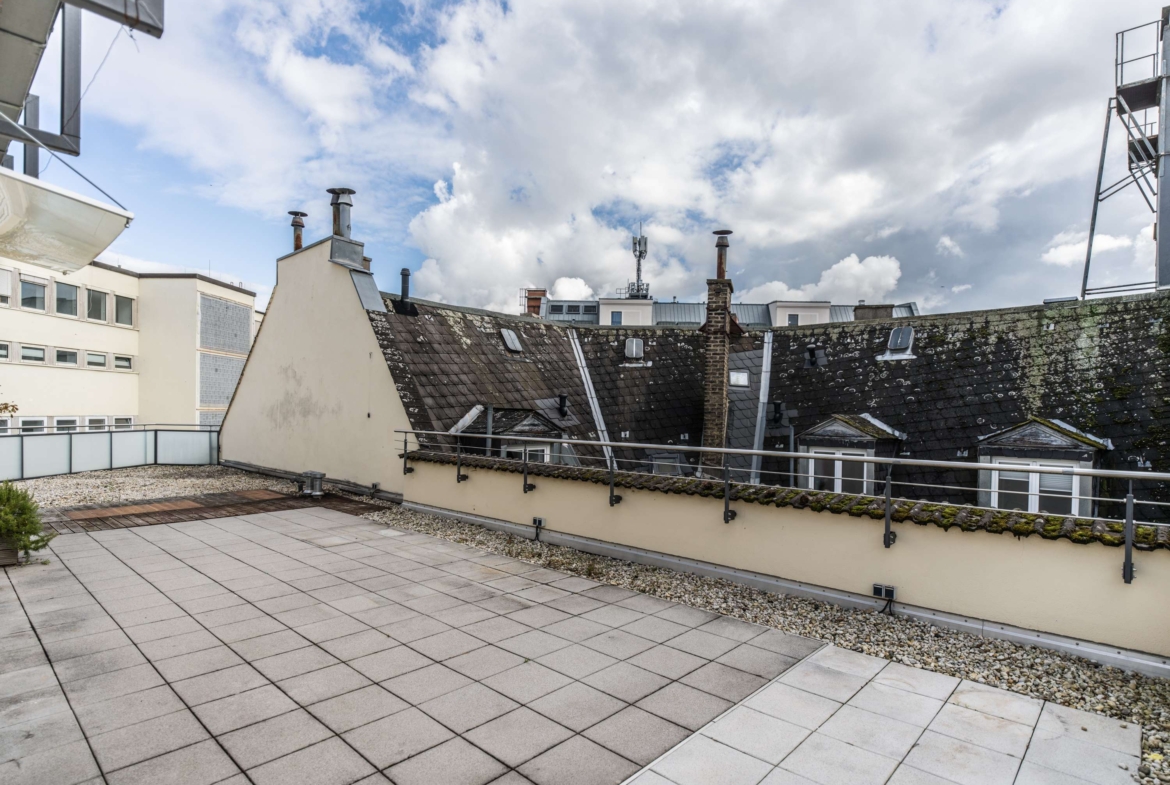 UNFASSBARE DACHTERRASSE ! ZENTRALER GEHT NICHT !