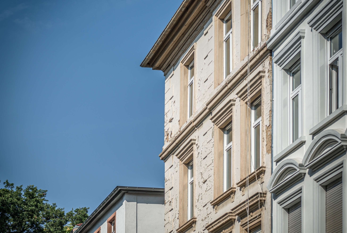 WARUM EINE WOHNUNG WENN EIN MEHRFAMILIENHAUS MIT 5 EINHEITEN GEHT?! 100% LEERSTAND!