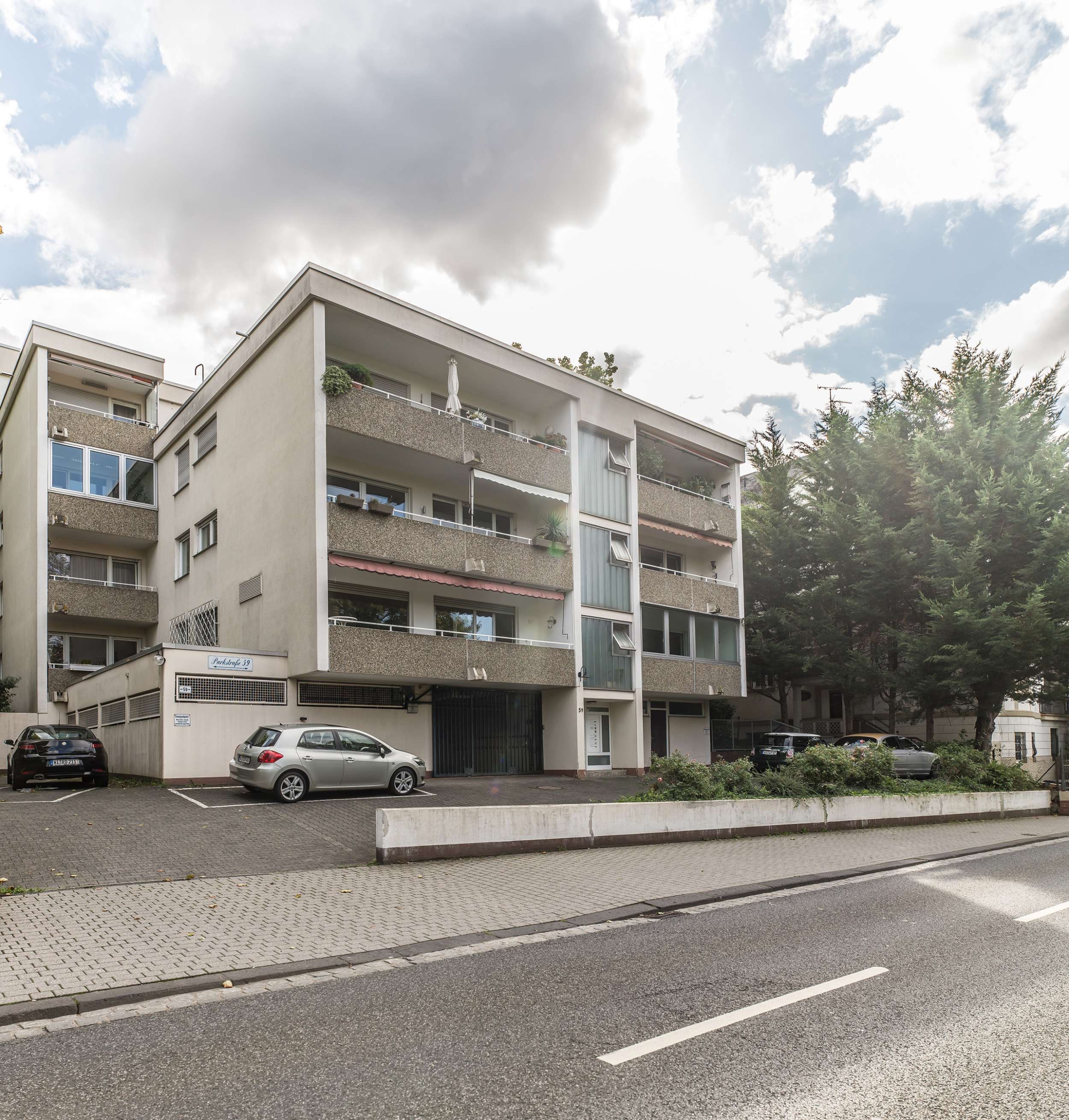 IHR AUSSENSTELLPLATZ! KEINE LANGE SUCHE MEHR NACH PARKPLÄTZEN!