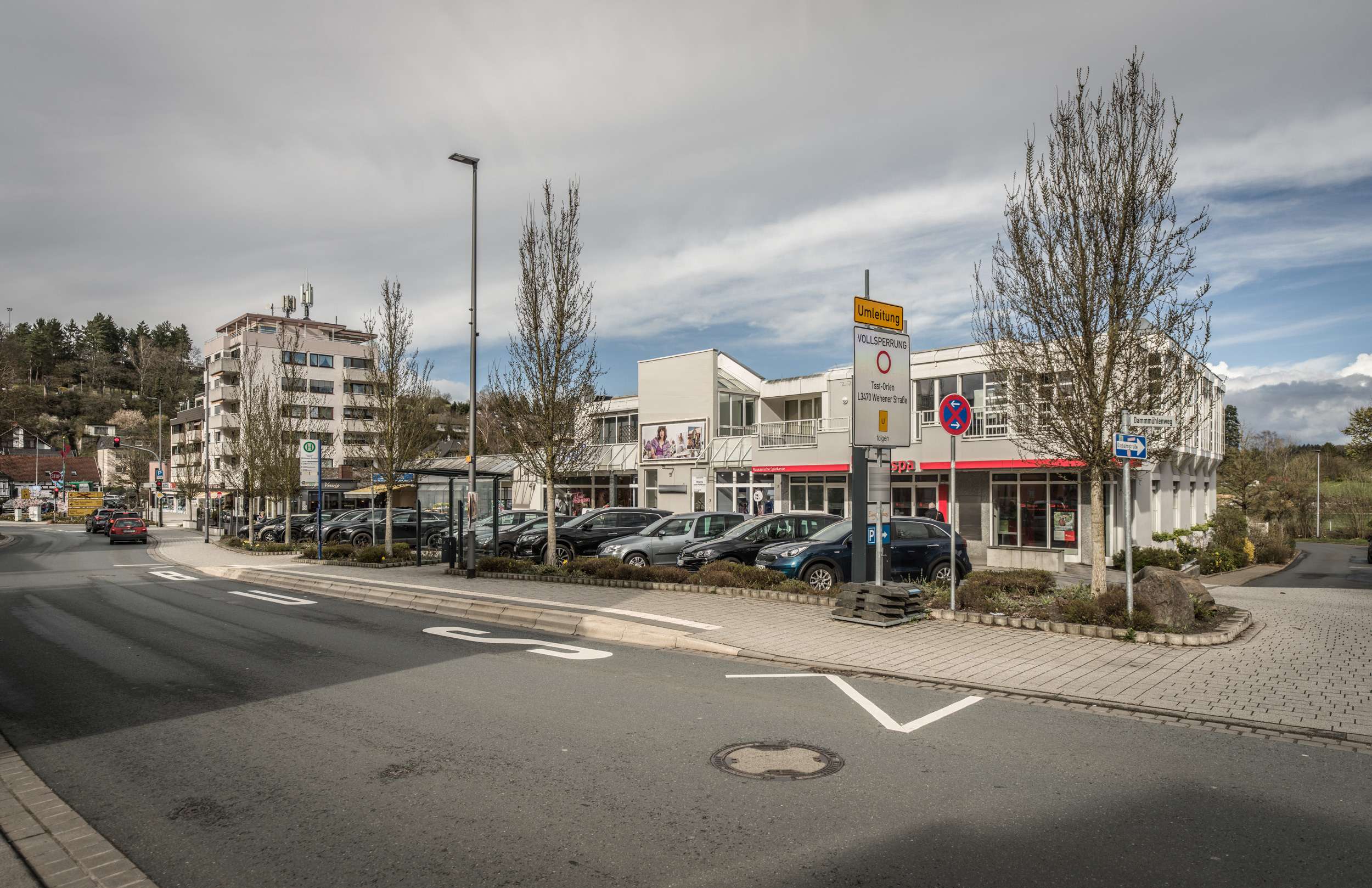 NEU  GESCHÄFTSHAUS ZENTRAL IN TAUNUSSTEIN MIT VERKAUFSFLÄCHE UND BÜRORÄUMEN!