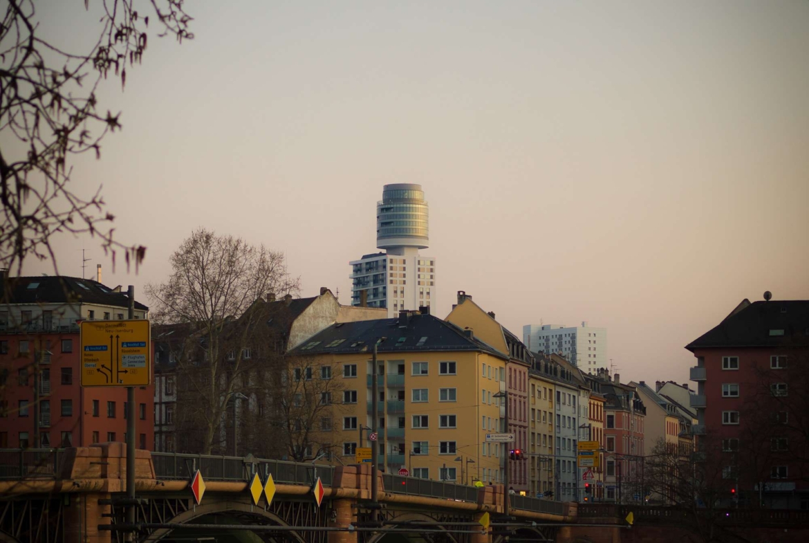 MFH STILALTBAU AUS DER GRÜNDERZEIT-TOP LAGE IN SACHSENHAUSEN !