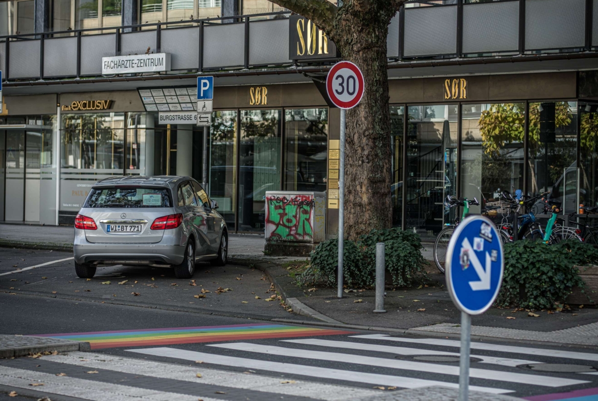 NEU  HOHE SICHTBARKEIT ! IHRE NEUE ZENTRALE VERKAUFSFLÄCHE !