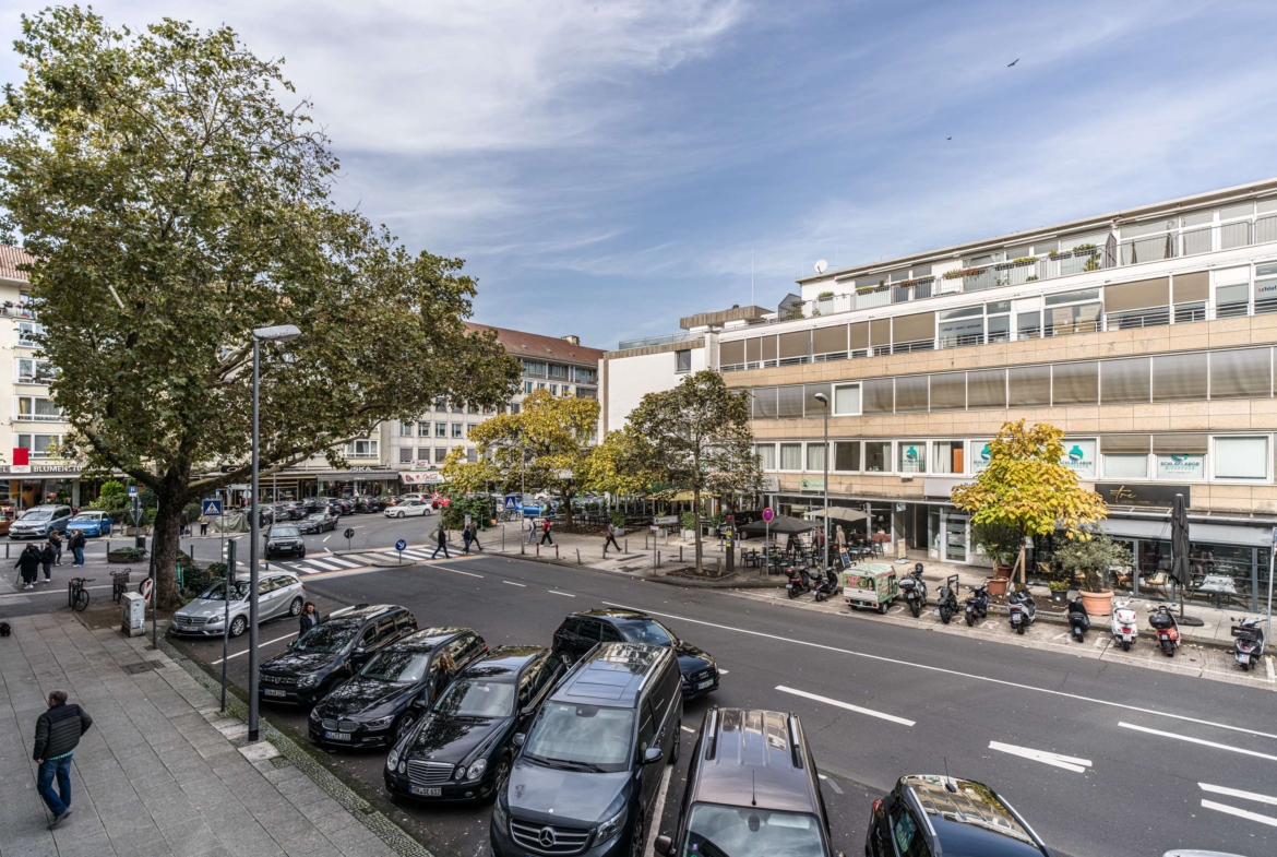 NEU  IHRE NEUE LADENFLÄCHE MIT GROßER SCHAUFENSTERFRONT !