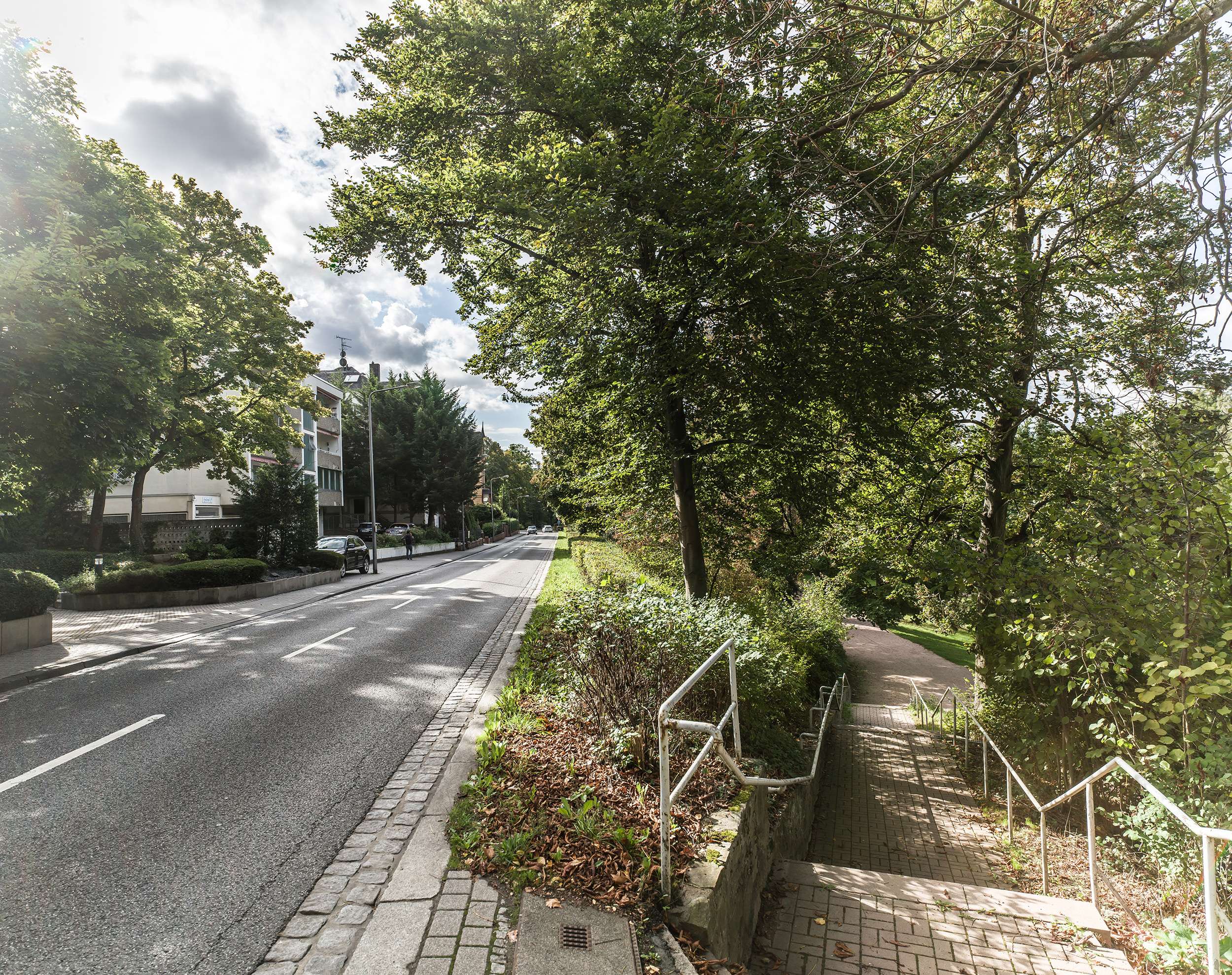 IHR AUSSENSTELLPLATZ! KEINE LANGE SUCHE MEHR NACH PARKPLÄTZEN!