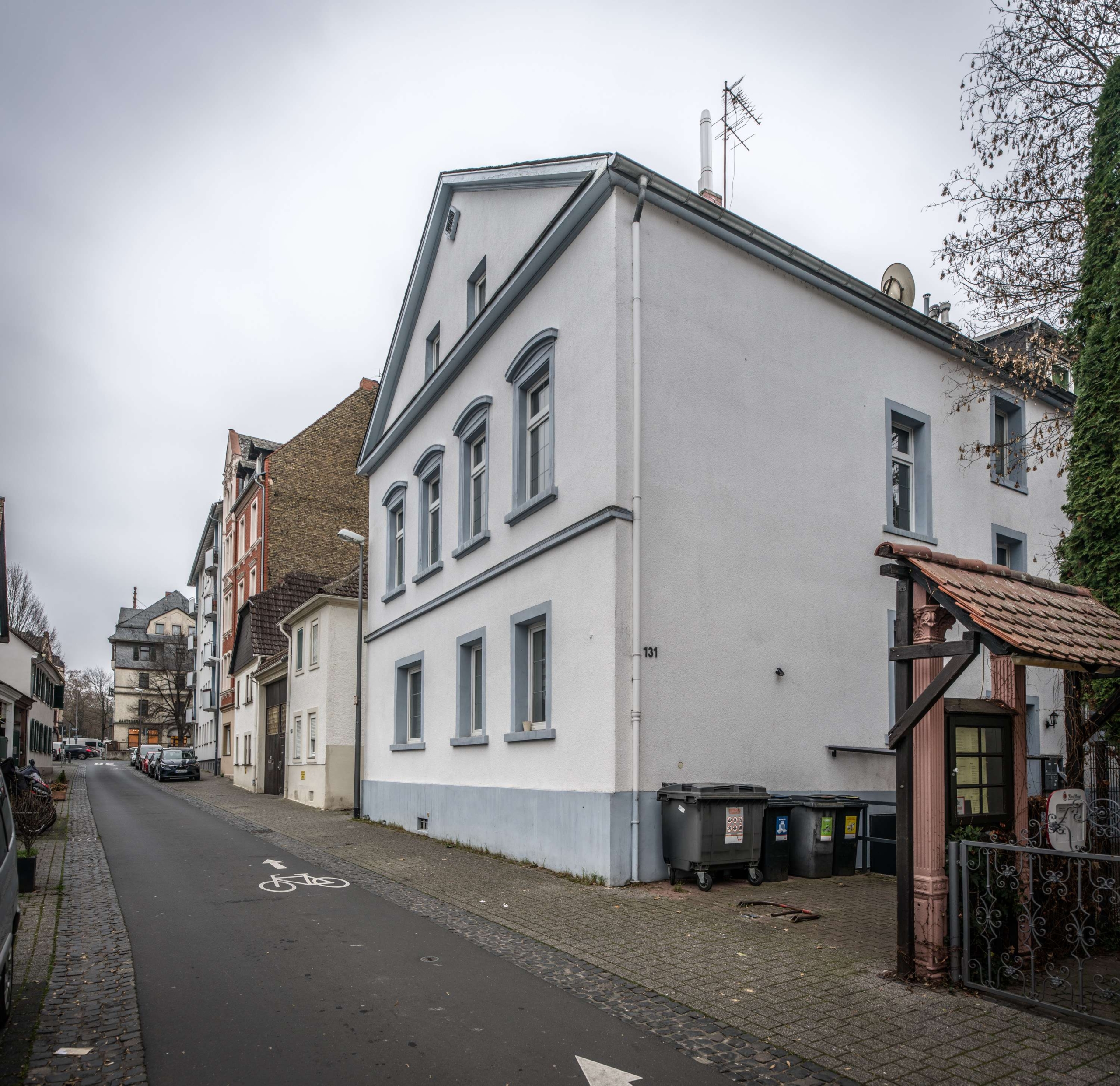 JETZT  ANSPRECHENDES MEHRFAMILIENHAUS "AM SCHLOSSPARK" IN BIEBRICH !