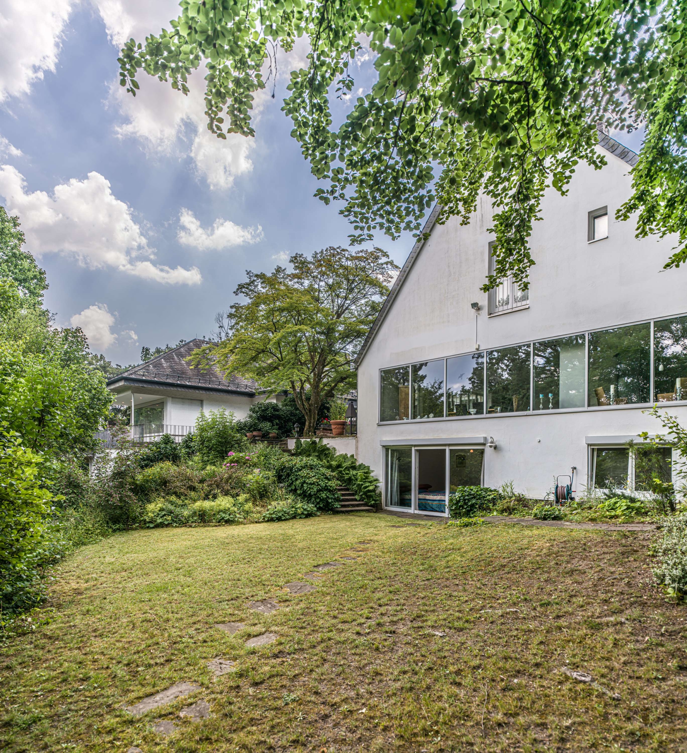 TOP  IHR TRAUMHAUS WARTET ! EXKLUSIVES EINFAMILIENHAUS IN WIESBADEN!