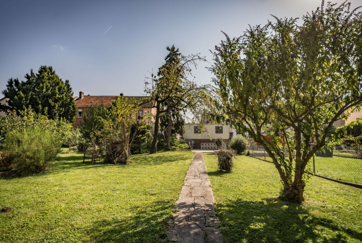 IHR HAUS MIT GARTEN !