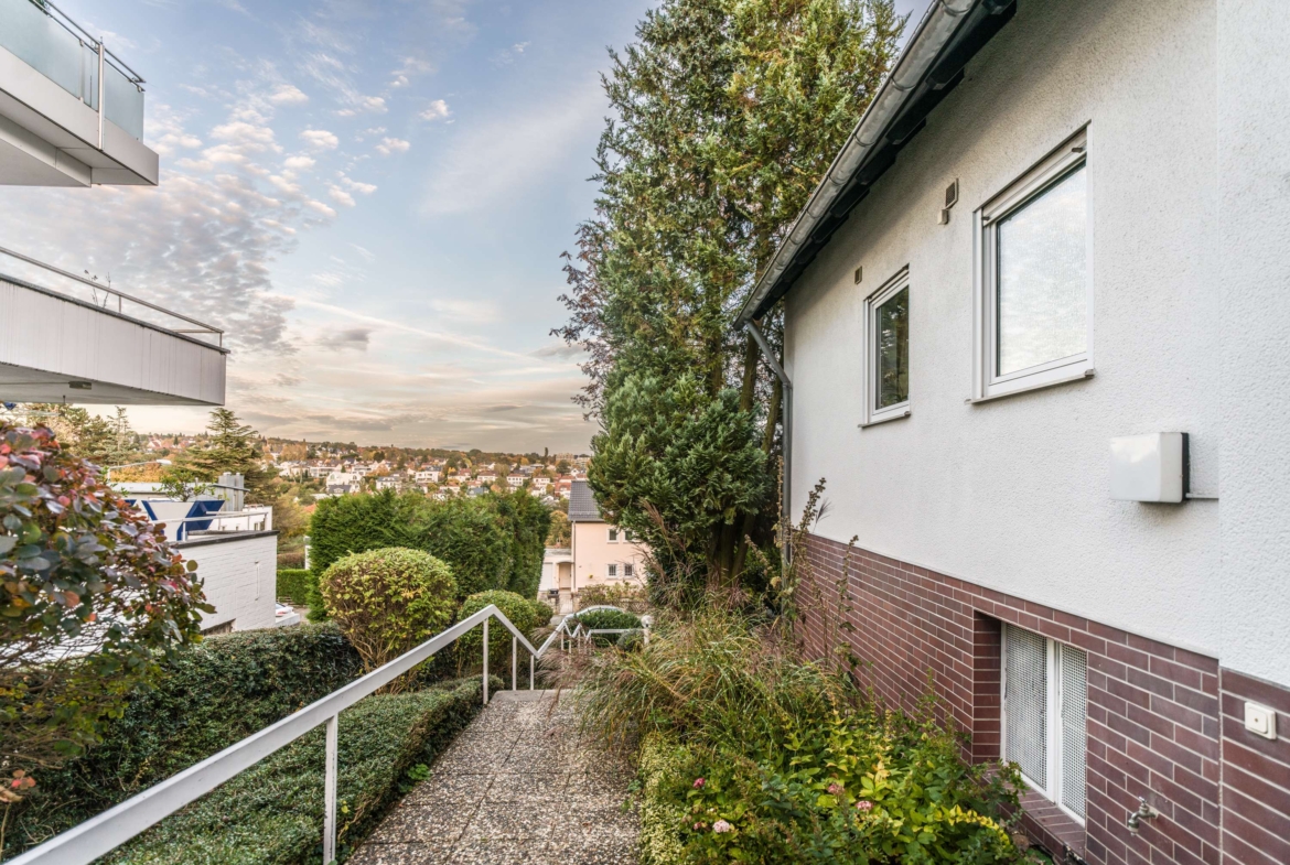 IN DER RICHARD-WAGNER-STRAßE IHRE NEUE WOHNUNG INKL. GARAGE !