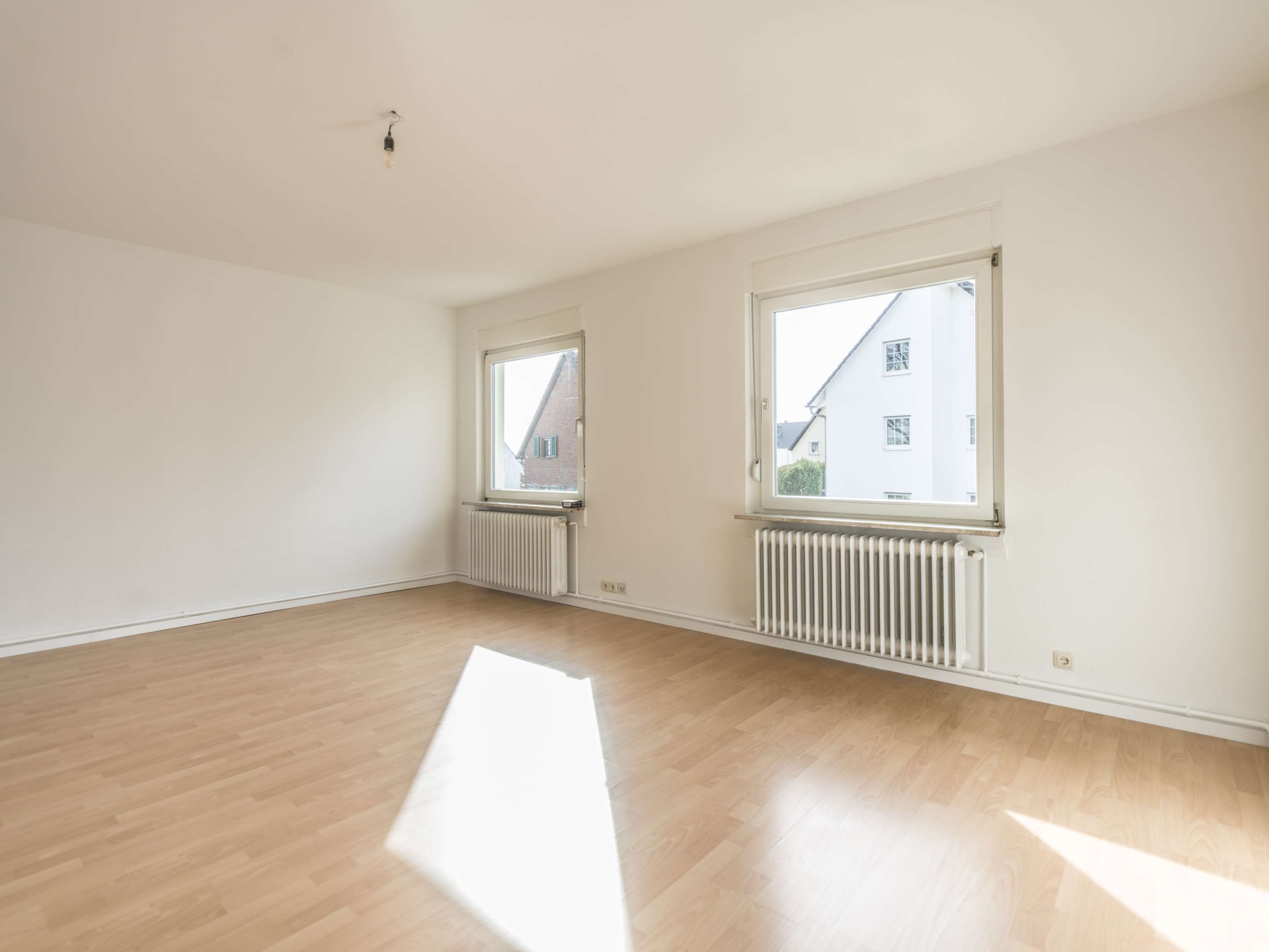 NEW  WOW RENOVIERTE, TOP GESCHNITTENE 2 ZIMMER WOHNUNG! JETZT ZUSCHLAGEN!