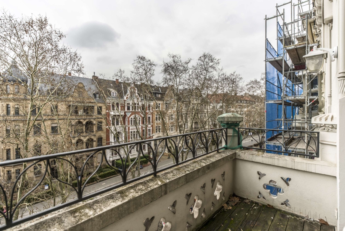 RESERVIERT  TRAUMHAFTE ALTBAUWOHNUNG ZENTRAL GELEGEN!