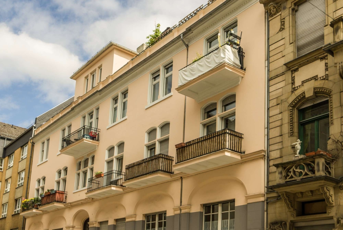 WOHNEN WIE IN EINEM HAUS DIREKT AN DER TAUNUSSTRASSE !